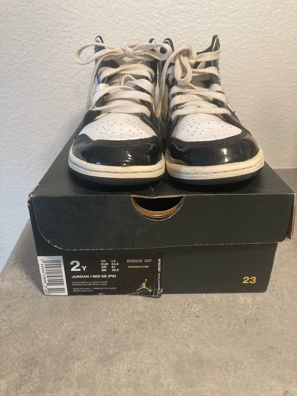 Air Jordan 1 Mid Patent Black